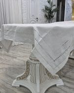Față de masă albă din bumbac 100% stil clasic dimensiune 200x145 cm Alintuș