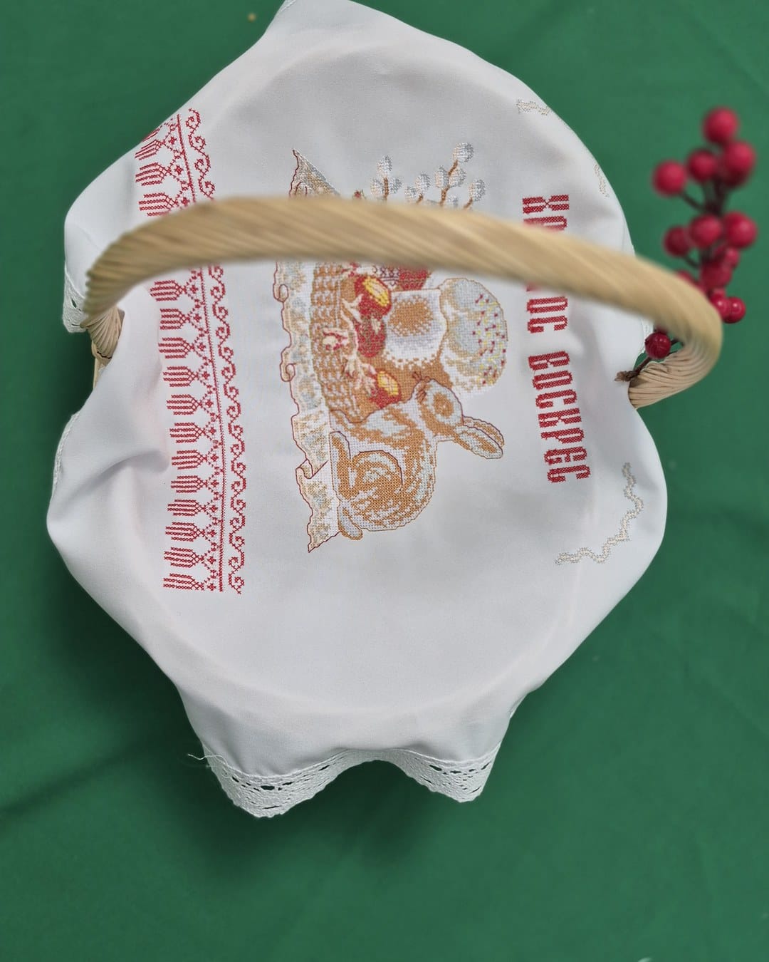 prosob-pascal-iepurasul-alintus-1 Prosop alb brodat cu iepuraș – Alintuș