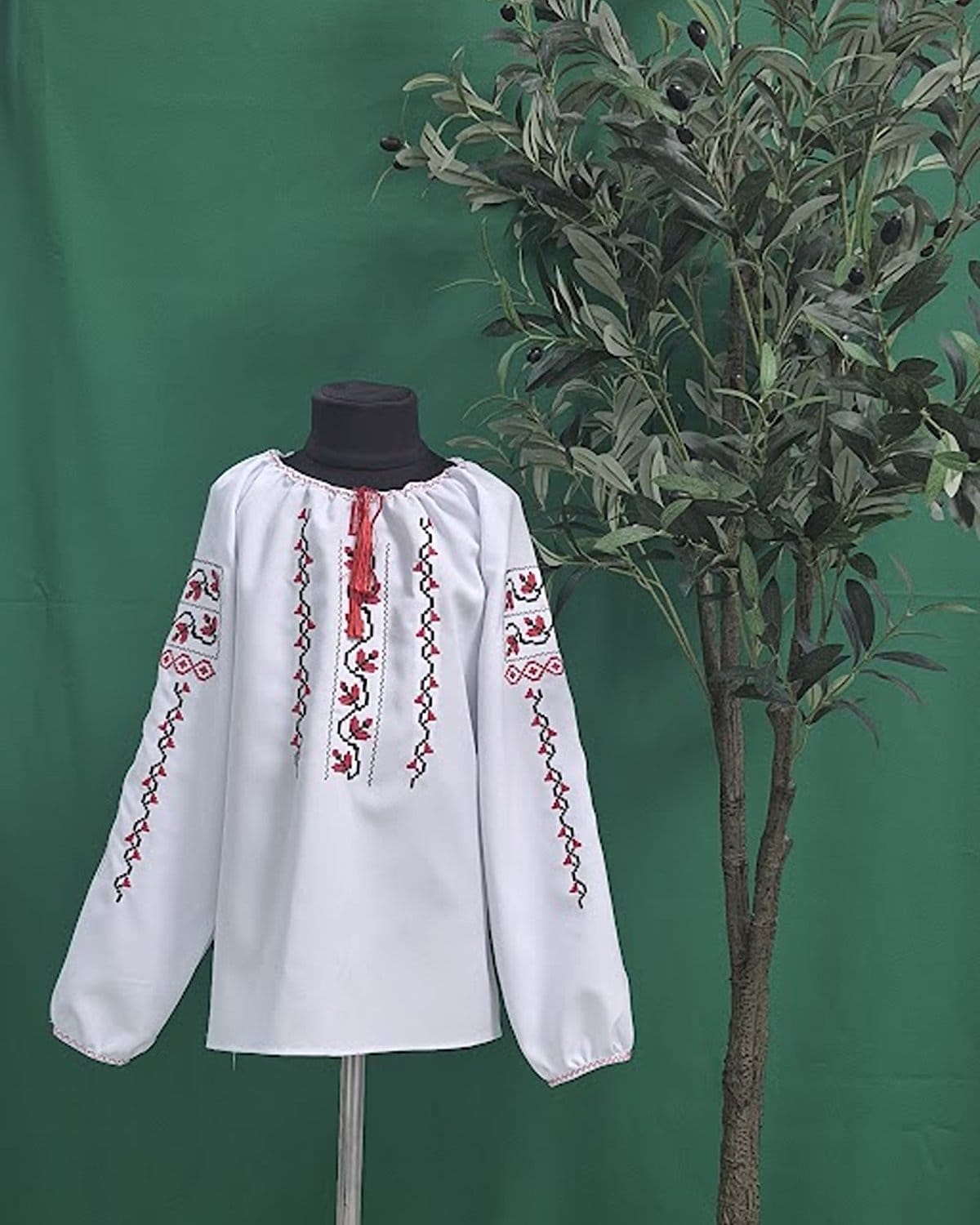 ie fete mugurel (2) e fete broderie florala