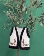 Bondiță tradițională pentru copii model Voiniceasca cu bordură de blăniță neagră și broderie colorată Alintuș